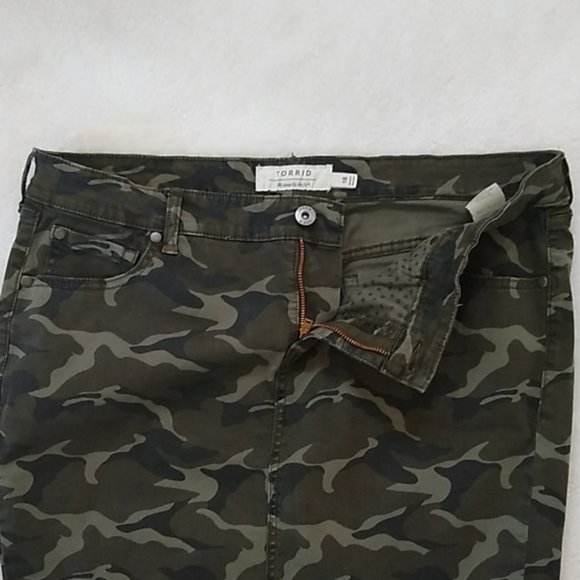 Torrid Camouflage Twill Women's Mini Skirt sz 18 - Picture 6 of 8